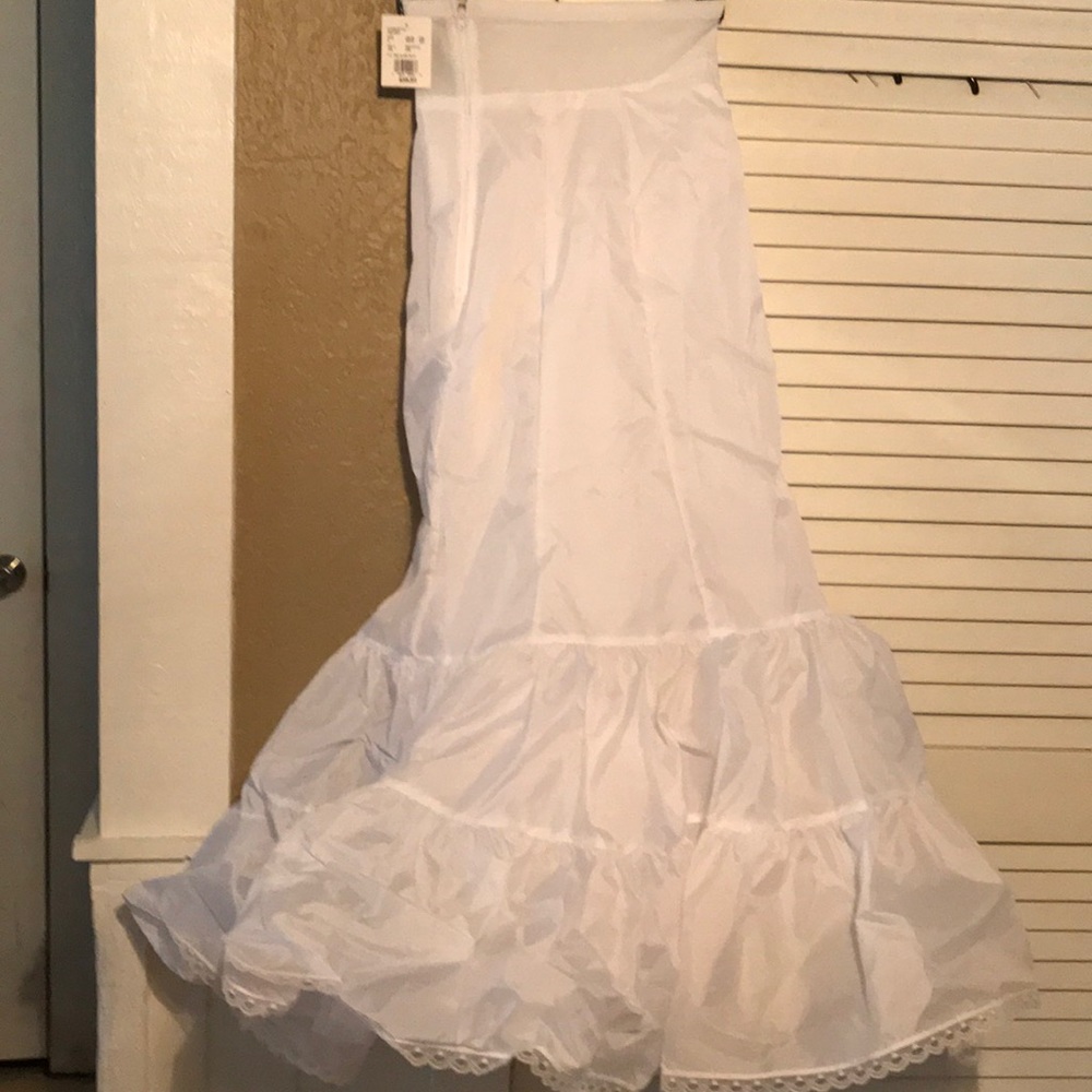 Full fit and flare bridal slip